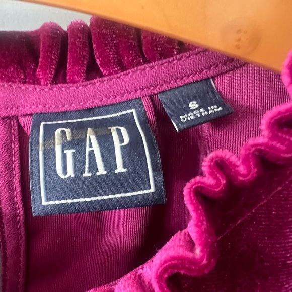 Gap Raspberry Ruffled Velvet Top Sz Small - Picture 4 of 5